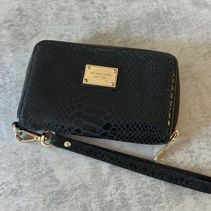 Micheal Kors wristlet